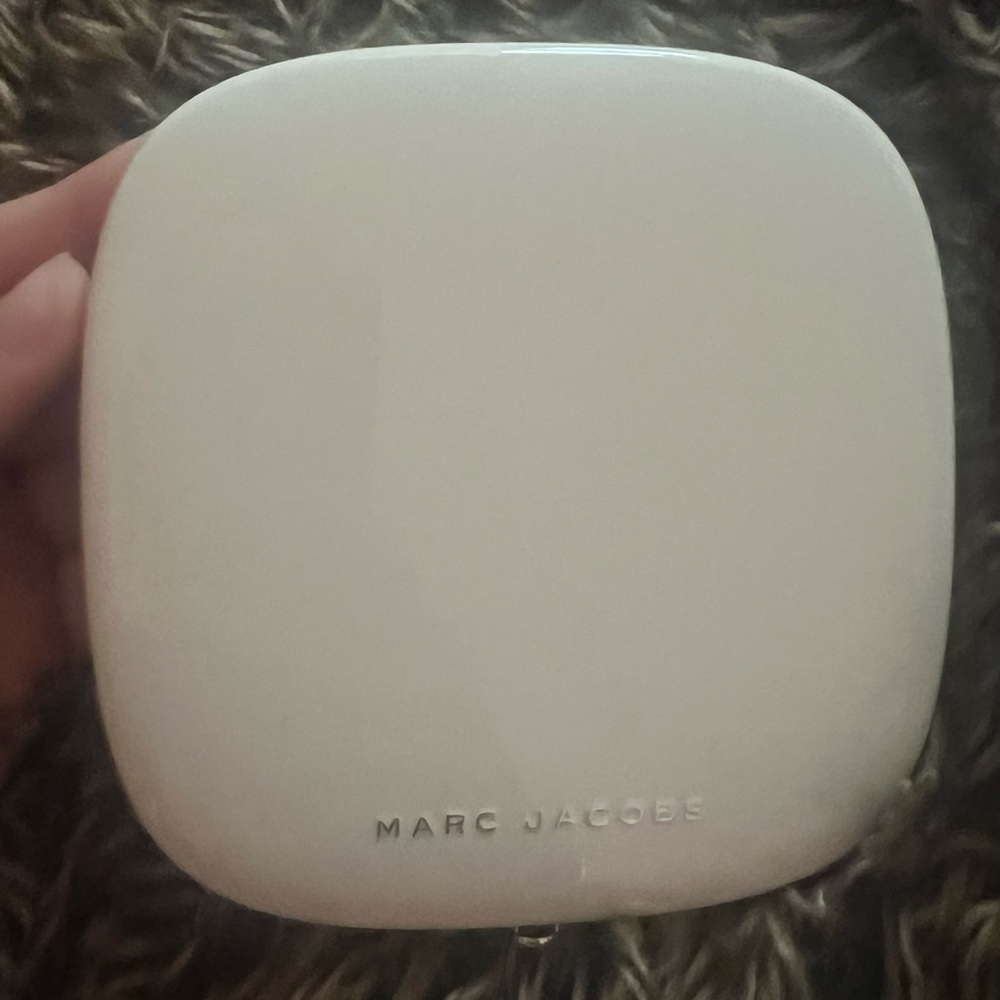 Marc Jacob’s Omega Bronze Coconut Tan Compact